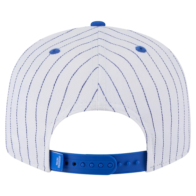 Casquette snapback 9FIFTY blanche à rayures fines Deceptor des Dallas Mavericks de New Era pour homme