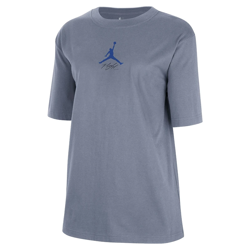 T-shirt Boyfriend Jordan Brand Ash Dallas Mavericks Courtside Statement Edition pour femme