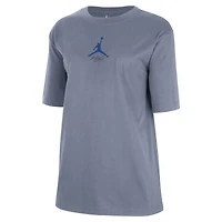 T-shirt Boyfriend Jordan Brand Ash Dallas Mavericks Courtside Statement Edition pour femme