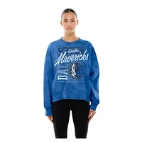 Sweat-shirt New Era bleu Dallas Mavericks Boxy Throwback Mineral Wash pour femme