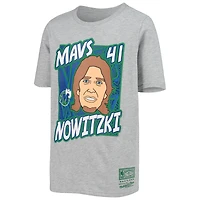 Youth Mitchell & Ness Dirk Nowitzki Heathered Gray Dallas Mavericks Hardwood Classics King of the Court Player T-Shirt