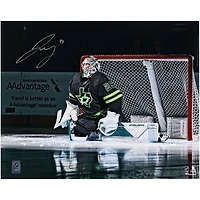 Photo du maillot alternatif noir autographié de Jake Oettinger (Dallas Stars) - 40,6 x 50,8 cm (16 x 20 pouces) - dans les filets