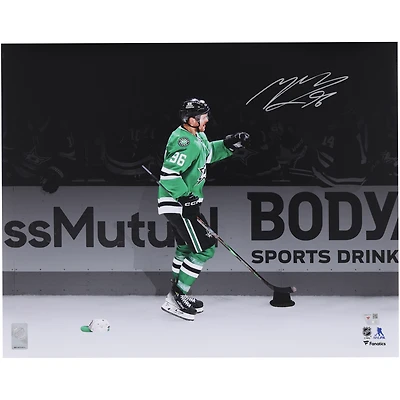 Photo autographiée de Mikko Rantanen (Stars de Dallas) - 40,6 x 50,8 cm (16 x 20 pouces) - Célébration de son tour du chapeau lors du match 7 du premier tour des séries éliminatoires de la Coupe Stanley 2025