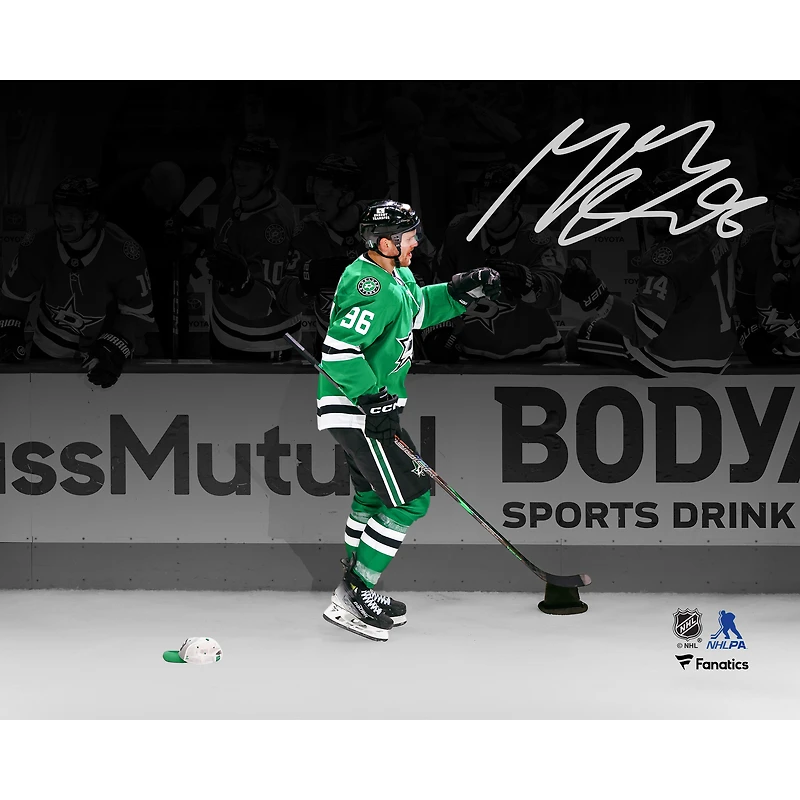 Photographie autographiée de Mikko Rantanen, Stars de Dallas, 20 x 25 cm, célébration du tour du chapeau du premier tour des séries éliminatoires de la Coupe Stanley 2025, match 7