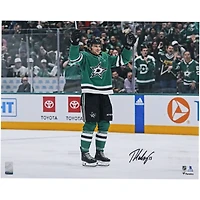 Photo de célébration du maillot vert autographié de Thomas Harley, joueur des Dallas Stars (16" x 20")