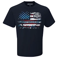 T-shirt patriotique Daytona 500 International Speedway 2025 pour homme avec drapeau à damier et logo bleu marine