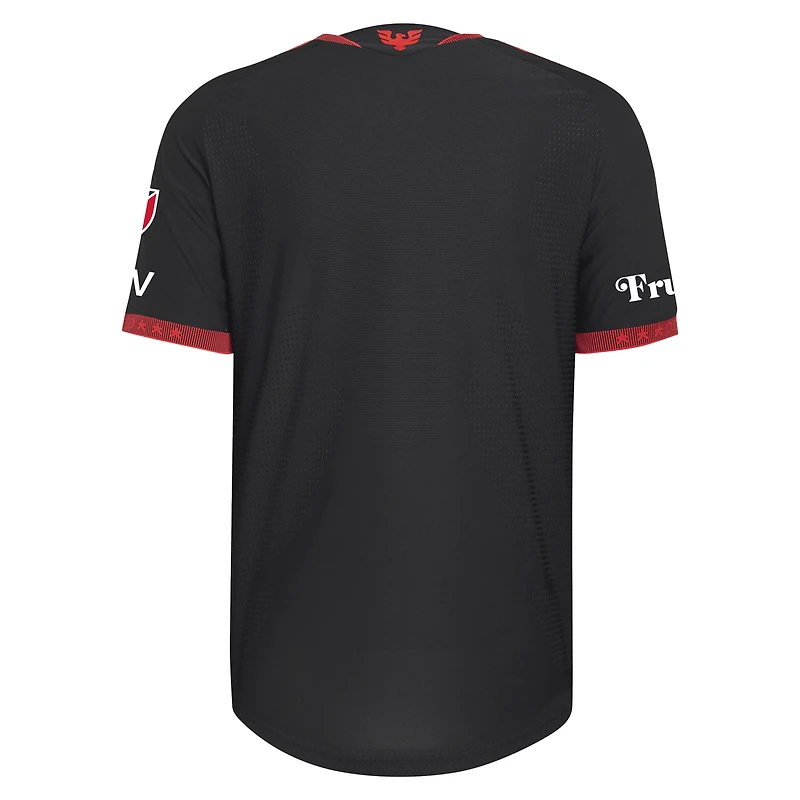 Maillot authentique adidas D.C. United 2026 noir et rouge avec patch de terrain pour homme