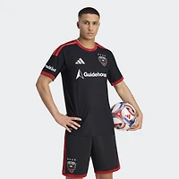 Maillot authentique adidas D.C. United 2026 noir et rouge avec patch de terrain pour homme