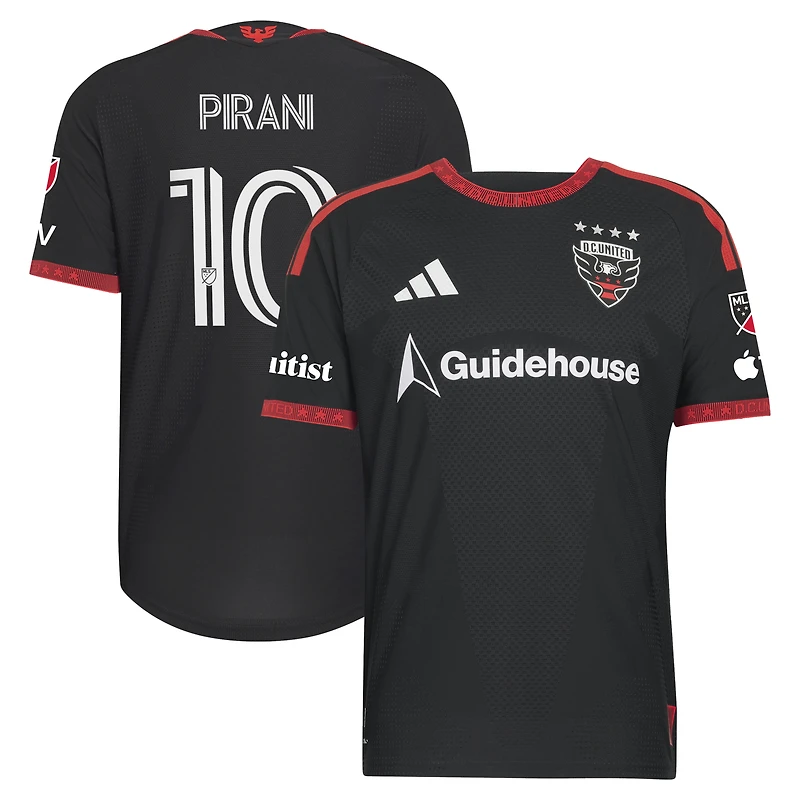 Maillot authentique adidas Gabriel Pirani noir D.C. United 2026 et rouge avec patch porté sur le terrain