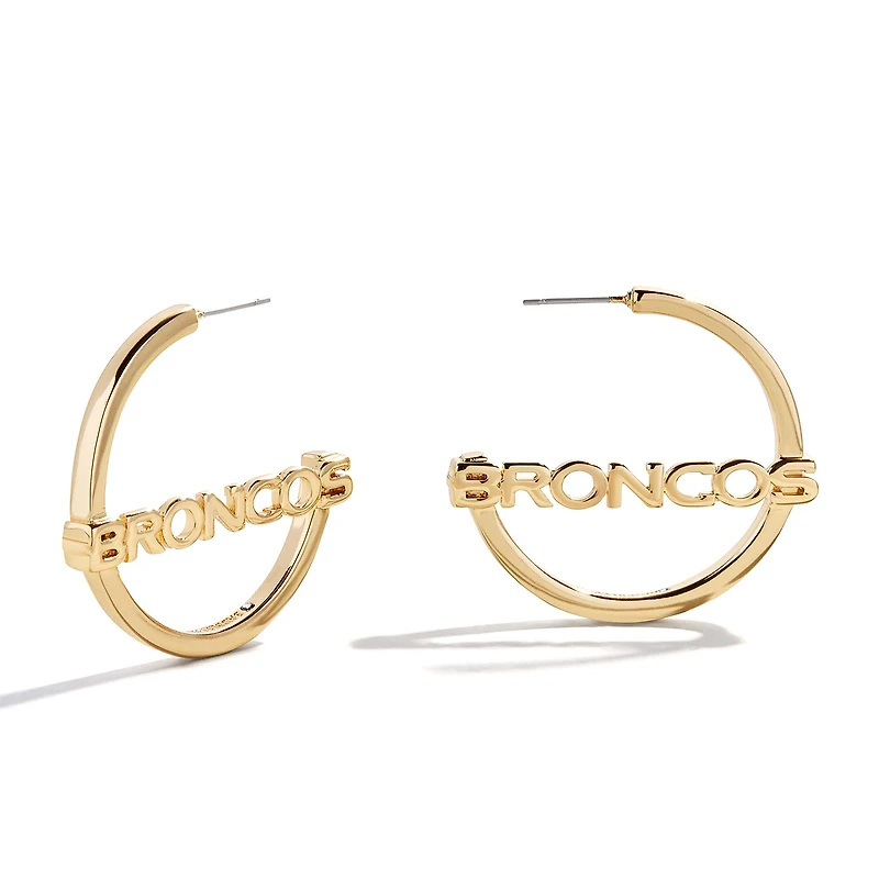 Boucles d'oreilles créoles BaubleBar Denver Broncos Wordmark
