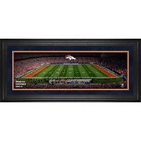 Photographie panoramique encadrée des Broncos de Denver (10" x 30") de l'Empower Field