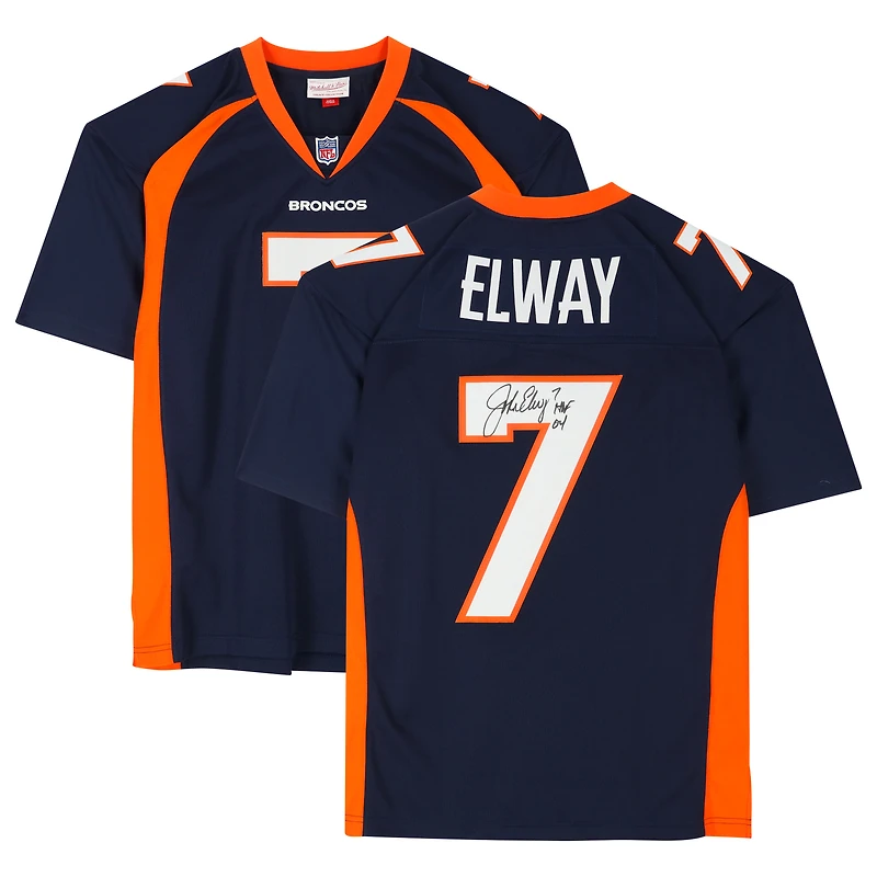 Maillot Mitchell & Ness Legacy bleu marine autographié par John Elway des Broncos de Denver, avec inscription « HOF 04 ».