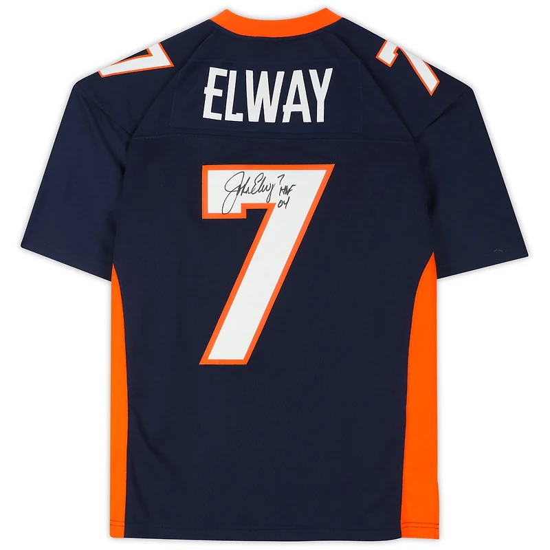 Maillot Mitchell & Ness Legacy bleu marine autographié par John Elway des Broncos de Denver, avec inscription « HOF 04 ».