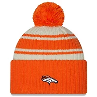 Modèle Sideline Denver Broncos 2022 pour homme New Era crème/orange - Tuque sport en tricot à revers avec pompons