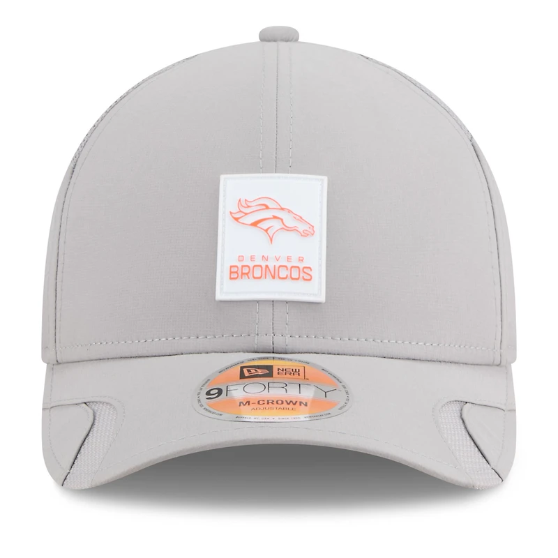 Casquette ajustable New Era grise Denver Broncos 2025 Sideline M-Crown 9FORTY pour homme