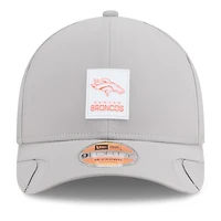 Casquette ajustable New Era grise Denver Broncos 2025 Sideline M-Crown 9FORTY pour homme