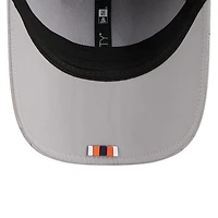 Casquette ajustable New Era grise Denver Broncos 2025 Sideline M-Crown 9FORTY pour homme