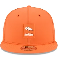 Casquette ajustée New Era orange Denver Broncos 2025 Sideline Quill Tech 59FIFTY pour homme