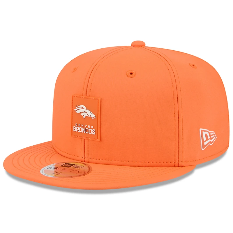 Casquette ajustée New Era orange Denver Broncos 2025 Sideline Quill Tech 59FIFTY pour homme