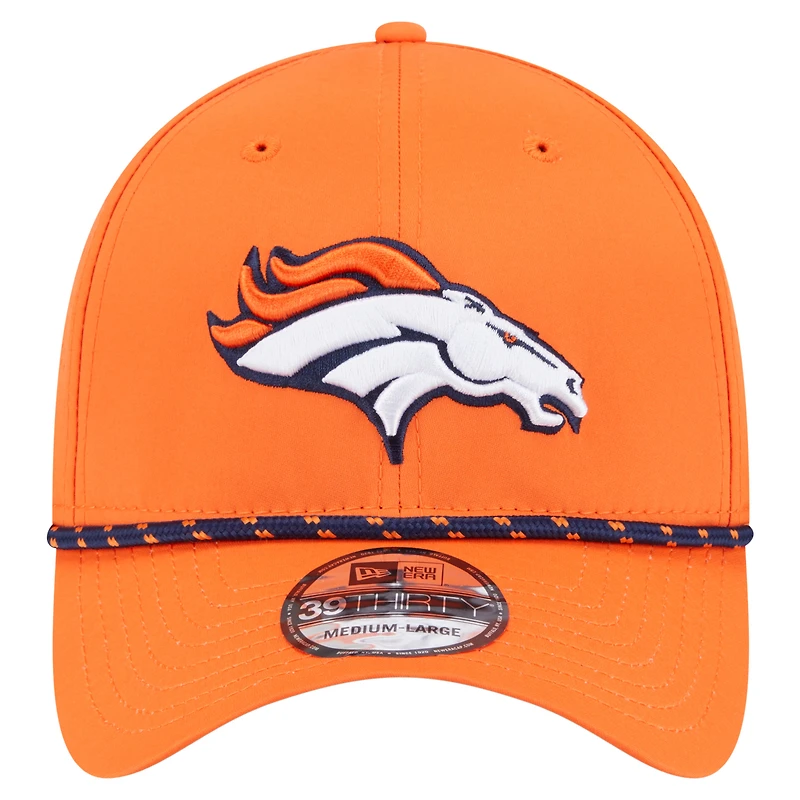 Casquette perforée orange 39THIRTY Flex New Era pour homme des Denver Broncos