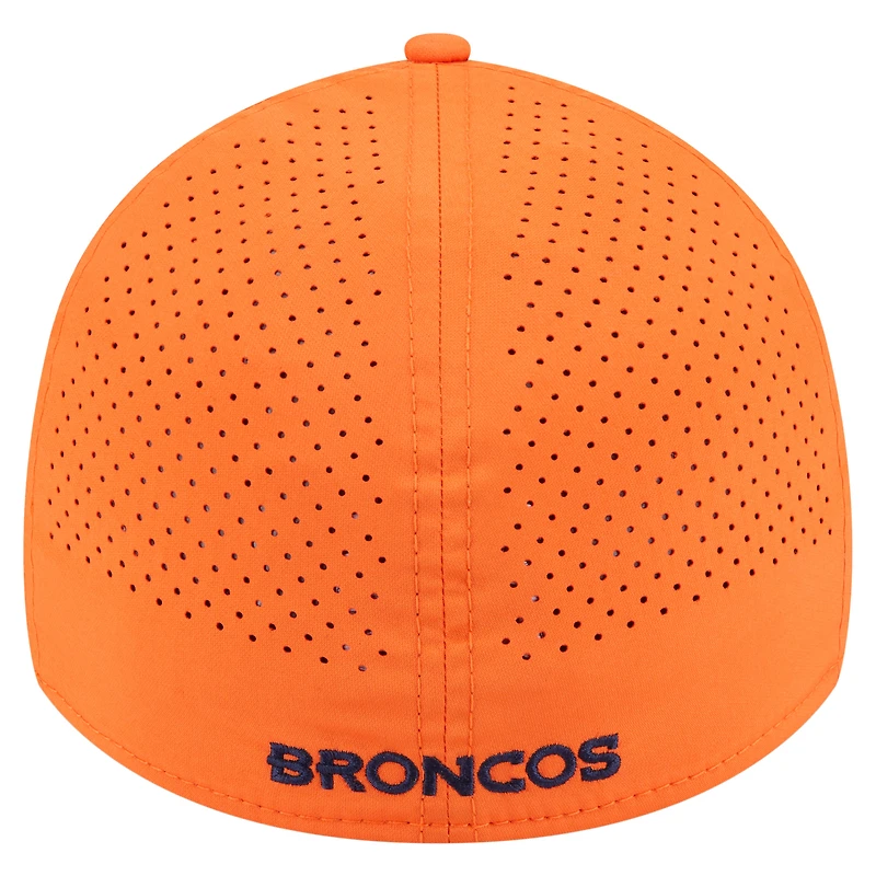 Casquette perforée orange 39THIRTY Flex New Era pour homme des Denver Broncos