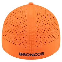 Casquette perforée orange 39THIRTY Flex New Era pour homme des Denver Broncos