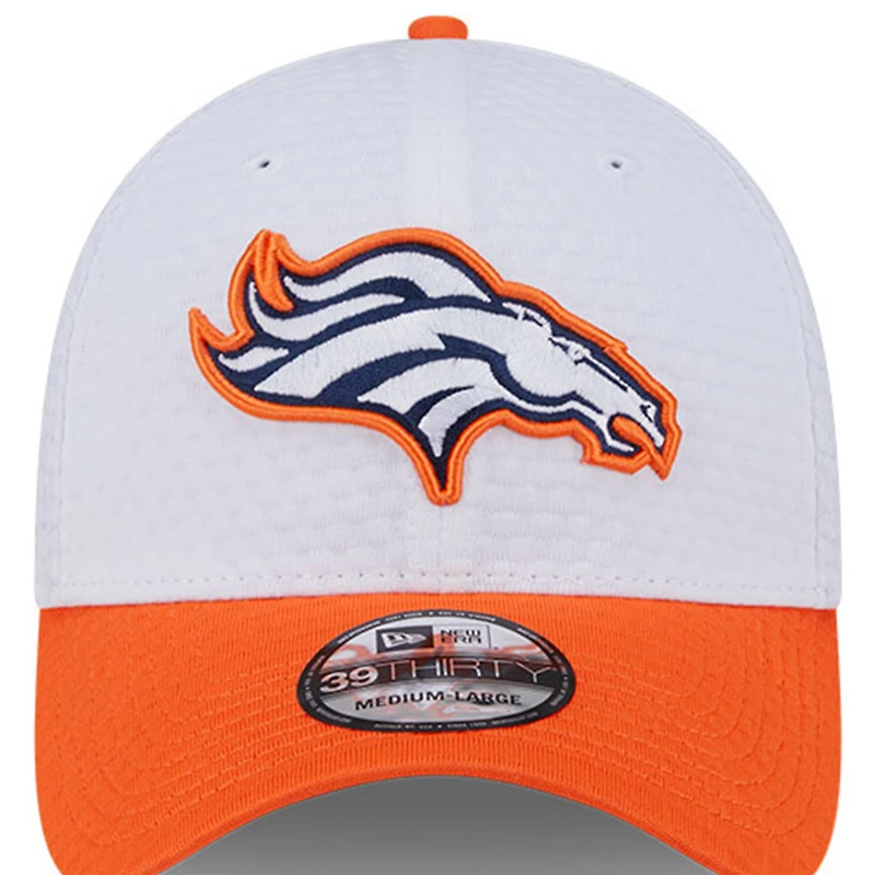 Casquette flexible 39THIRTY New Era pour hommes, Denver Broncos 2024 NFL Training Camp, blanc/orange