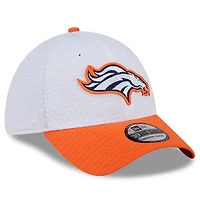 Casquette flexible 39THIRTY New Era pour hommes, Denver Broncos 2024 NFL Training Camp, blanc/orange