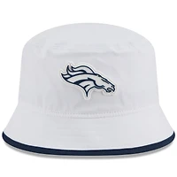 Bob New Era extensible blanche Denver Broncos 2025 NFL Training Camp pour homme