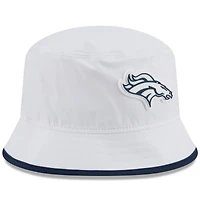 Bob New Era extensible blanche Denver Broncos 2025 NFL Training Camp pour homme