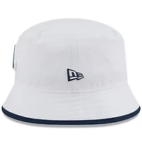 Bob New Era extensible blanche Denver Broncos 2025 NFL Training Camp pour homme