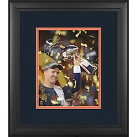 Photo encadrée et autographiée de Peyton Manning (Denver Broncos) - 20 x 25 cm (8 x 10 pouces) - Célébration de la victoire au Super Bowl 50