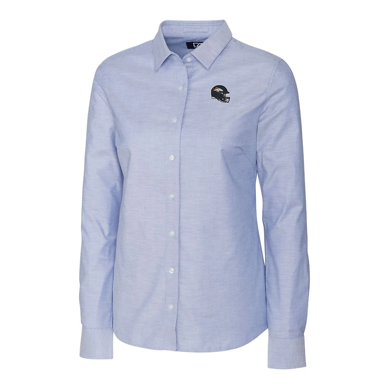 Chemise boutonnée à manches longues en tissu Oxford extensible bleu clair pour femme Cutter & Buck avec logo du casque des Denver Broncos
