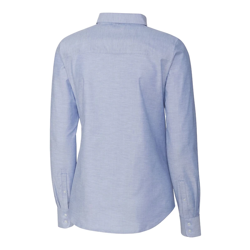 Chemise boutonnée à manches longues en tissu Oxford extensible bleu clair pour femme Cutter & Buck avec logo du casque des Denver Broncos