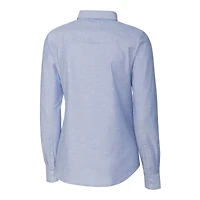 Chemise boutonnée à manches longues en tissu Oxford extensible bleu clair pour femme Cutter & Buck avec logo du casque des Denver Broncos