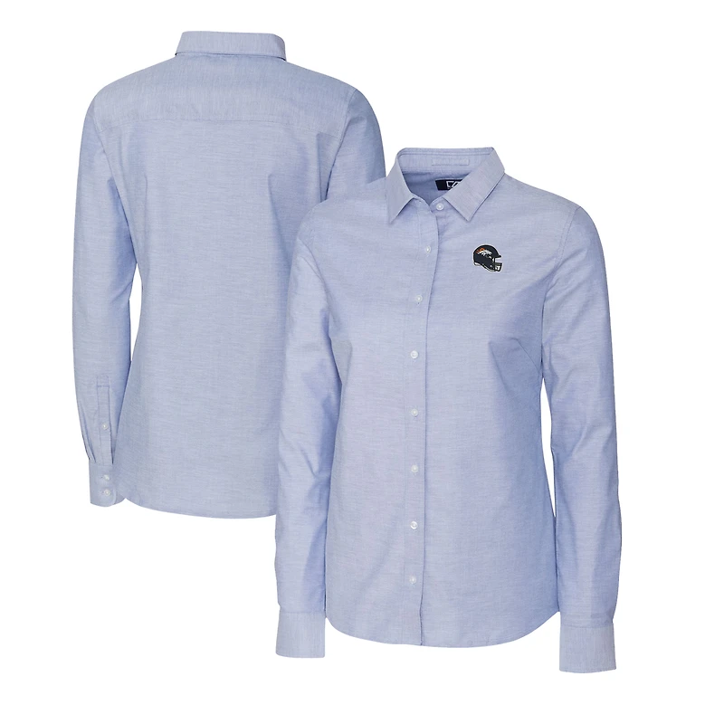 Chemise boutonnée à manches longues en tissu Oxford extensible bleu clair pour femme Cutter & Buck avec logo du casque des Denver Broncos