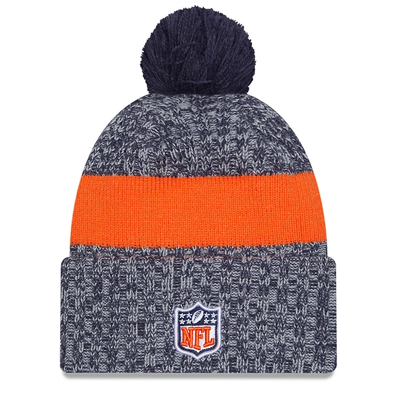 Bonnet en tricot à revers Sideline Denver Broncos 2023 New Era bleu marine pour jeune avec pompon