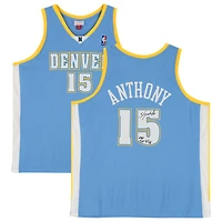 Maillot Swingman bleu clair autographié par Carmelo Anthony des Denver Nuggets Mitchell & Ness 2003-2004 avec inscription « NBA Top 75 »