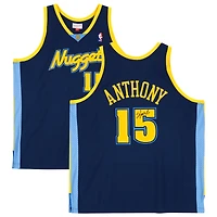 Maillot Swingman Mitchell & Ness bleu marine autographié par Carmelo Anthony des Denver Nuggets 2006-07