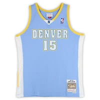 Maillot Swingman Mitchell & Ness bleu poudre autographié par Carmelo Anthony des Denver Nuggets 2003-04 avec inscription « HOF 25 »