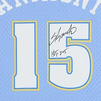 Maillot Swingman Mitchell & Ness bleu poudre autographié par Carmelo Anthony des Denver Nuggets 2003-04 avec inscription « HOF 25 »
