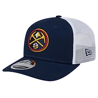 Casquette Trucker 9SEVENTY extensible à boutons-pression New Era bleu marine/blanc pour homme des Denver Nuggets