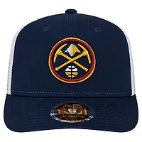 Casquette Trucker 9SEVENTY extensible à boutons-pression New Era bleu marine/blanc pour homme des Denver Nuggets