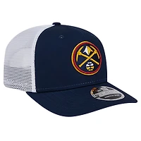 Casquette Trucker 9SEVENTY extensible à boutons-pression New Era bleu marine/blanc pour homme des Denver Nuggets