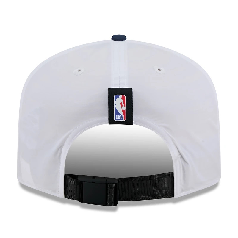 Casquette ajustable New Era 19TWENTY en nylon blanc/bleu marine pour homme, édition 2025 de la NBA Draft des Denver Nuggets.