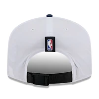 Casquette ajustable New Era 19TWENTY en nylon blanc/bleu marine pour homme, édition 2025 de la NBA Draft des Denver Nuggets.