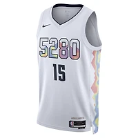 Maillot de joueur Nike Nikola Jokic blanc unisexe des Denver Nuggets 2024/25 Swingman - Édition City