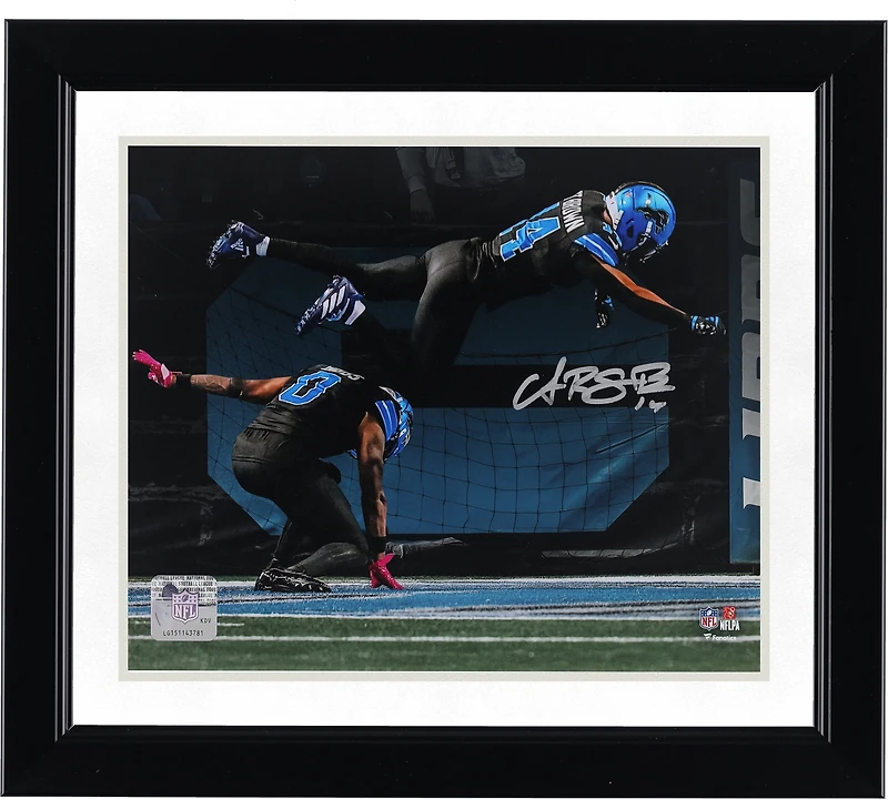 Photo dédicacée d'Amon-Ra St. Brown (Lions de Détroit) - 20 x 25 cm - Célébration d'un touchdown : il saute par-dessus Jahmyr Gibbs