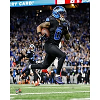 Jahmyr Gibbs Detroit Lions Unsigned 2025 Week 12 Overtime Touchdown Run Photograph
