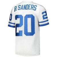 Maillot Mitchell & Ness Barry Sanders blanc des Detroit Lions 1994, authentique et rétro, porté par un joueur retraité.